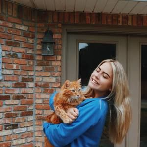 Meet your Posher, Chloe